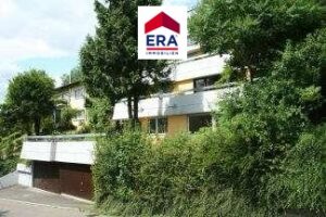 Hausansicht vom Berg abwärts