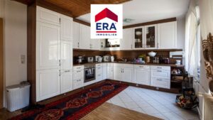 großzügige, moderne Küche