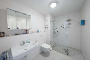 Bad mit Dusche
