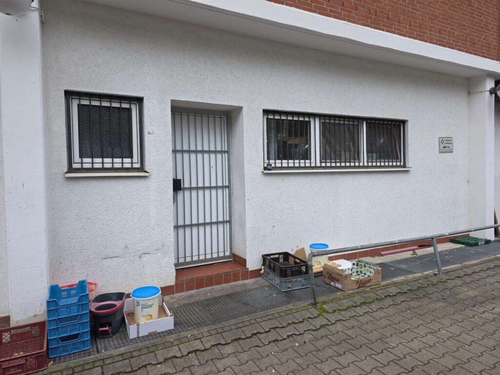 Laden von Außen/Hinten mit separatem Eingang